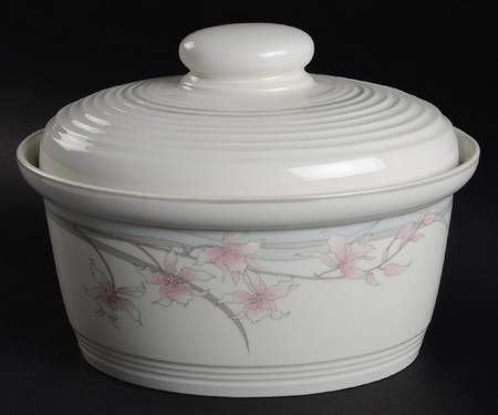 Mayfair (Lambethware) 2.5 Quart Oval Covered Casserole