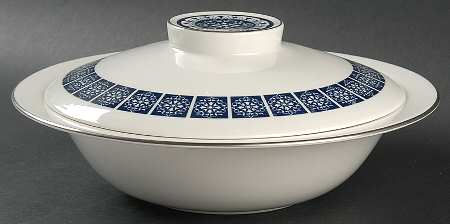 Medallion Round Covered Vegetable