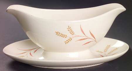 Meadow Glow Gravy Boat with Attached Underplate
