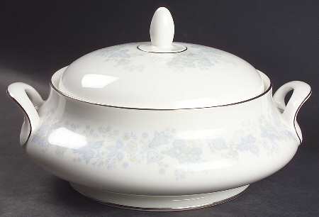 Meadow Mist Round Covered Vegetable