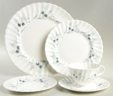 Millefleur 40 Piece Estate Set