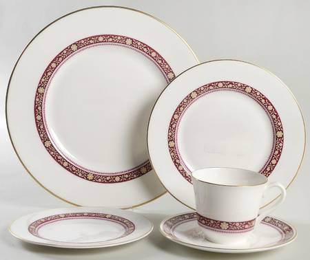 Minuet 5 Piece Place Setting