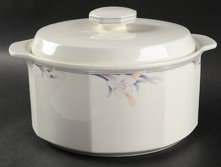 Nimbus 3 Quart Round Covered Casserole