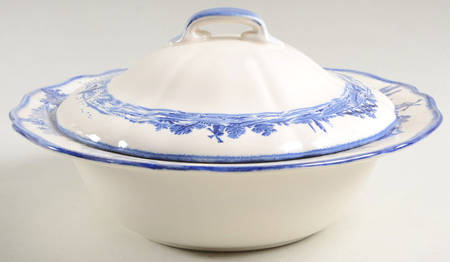 Norfolk Blue (D6294, Scalloped) Round Covered Vegetable