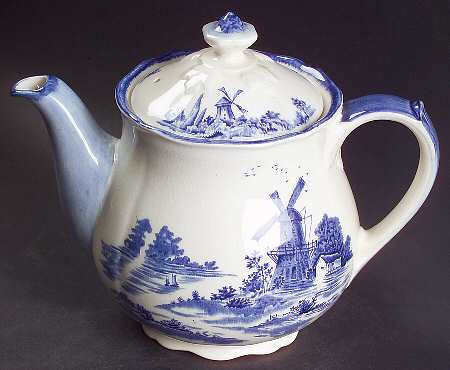 Norfolk Blue (D6294, Scalloped) Teapot & Lid