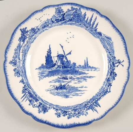 Norfolk Blue (D6294, Scalloped) Luncheon Plate