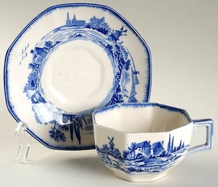 Norfolk Blue (Multisided) Flat Cup & Saucer Set