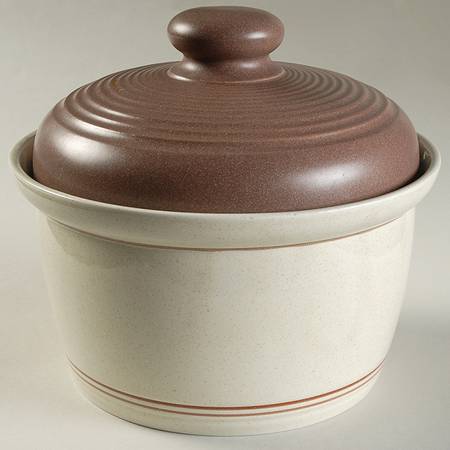 Nutmeg 2.5 Qt Round Covered Casserole