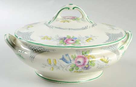 Old Chelsea Round Covered Vegetable