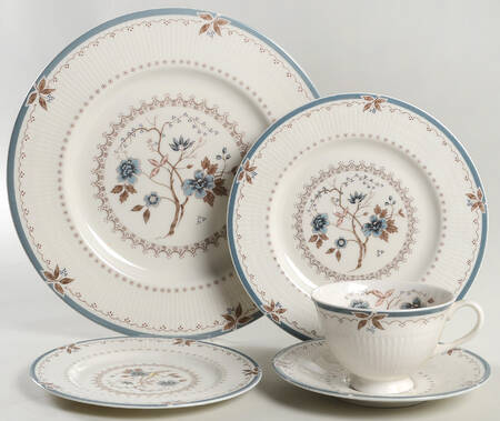 Old Colony 40 Piece Estate Set