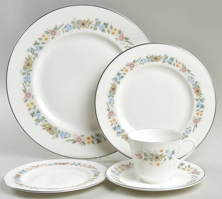 Pastorale 40 Piece Estate Set
