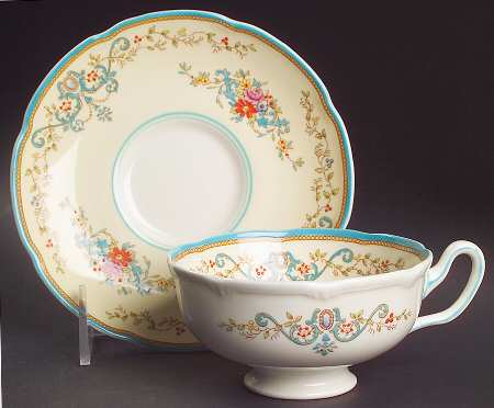 Pembroke Footed Cup & Saucer Set