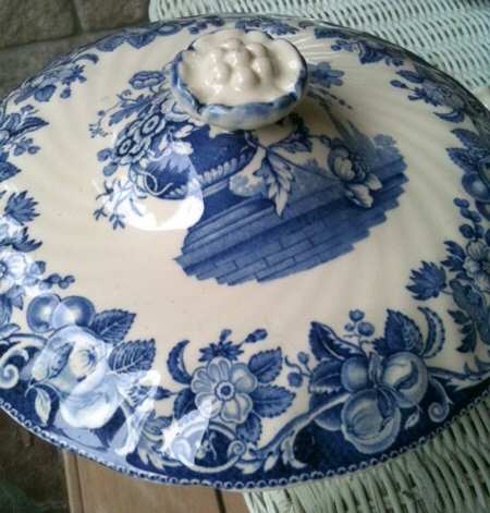 Pomeroy Blue and White (D5269) Lid for Sugar Bowl