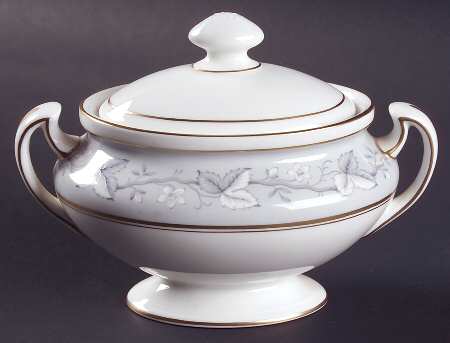 Queensbury Sugar Bowl & Lid