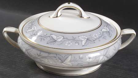 Queensbury Round Covered Vegetable
