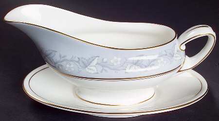 Queensbury Gravy Boat with Attached Underplate
