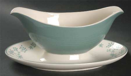 Queenslace Gravy Boat with Attached Underplate