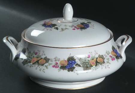 Ravenna Round Covered Vegetable