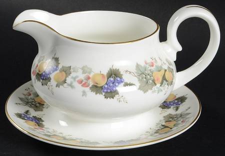 Ravenna Gravy Boat with Attached Underplate