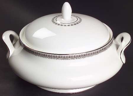 Ravenswood Round Covered Vegetable