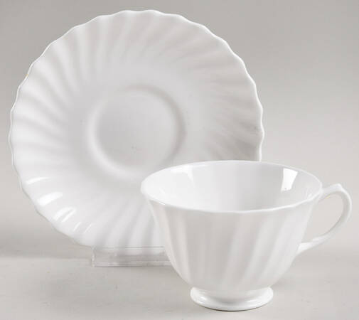 RD27 Footed Cup & Saucer Set