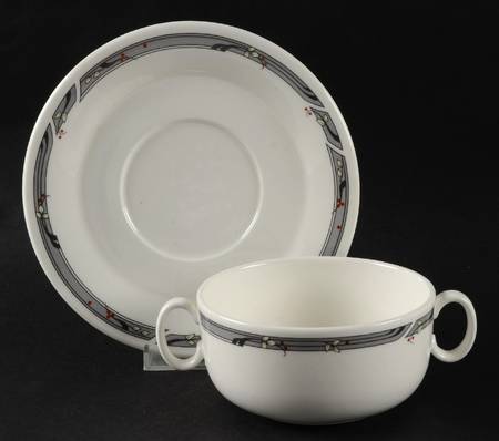 RD31 Footed Cream Soup Bowl & Saucer Set