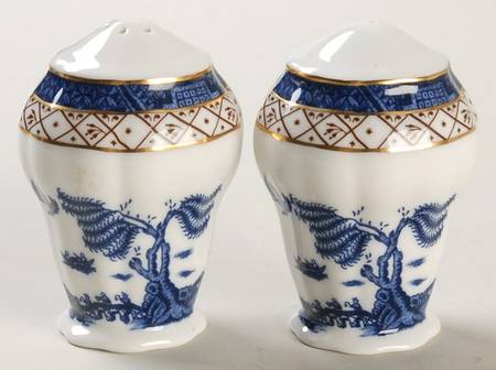 Real Old Willow Salt & Pepper Set