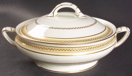 The Repton (Gold Trim) Round Covered Vegetable