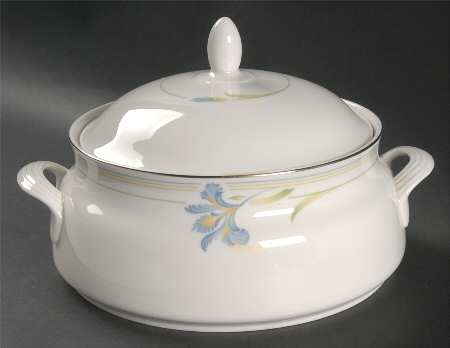 Rhapsody Round Covered Vegetable