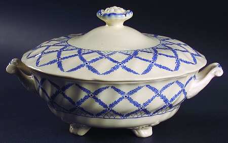 Romney Blue Round Covered Vegetable