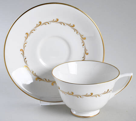 Rondo Footed Cup & Saucer Set