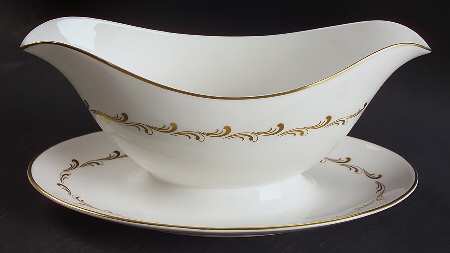 Rondo Gravy Boat with Attached Underplate