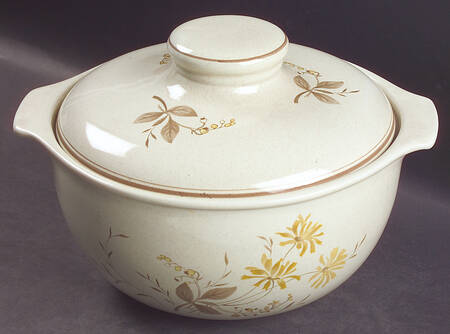 Sandsprite (Double Line Brown Trim) 2.5 Qt Round Covered Casserole