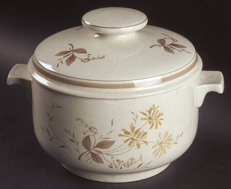 Sandsprite (Double Line Brown Trim) 2.5 Qt Round Covered Casserole