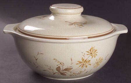 Sandsprite (Double Line Brown Trim) 1.25 Qt Round Covered Casserole