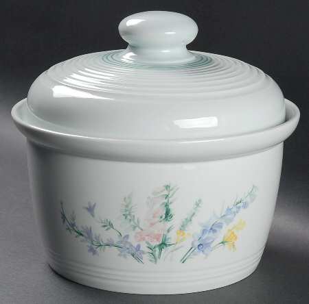 Shady Lane 2.5 Qt Round Covered Casserole