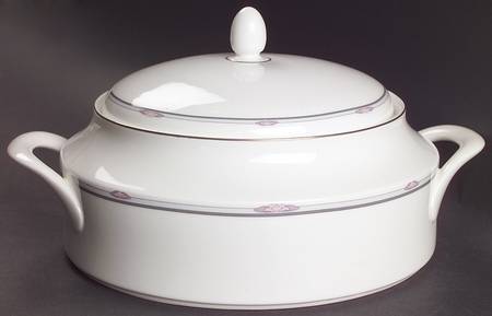 Simplicity Round Covered Vegetable