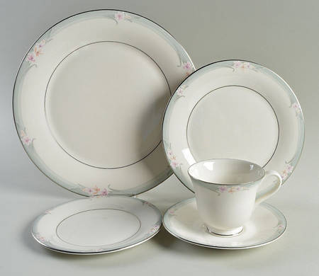 Sophistication 5 Piece Place Setting
