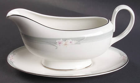 Sophistication Gravy Boat & Underplate