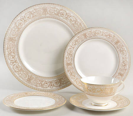 Sovereign (Gold Scroll and Leaf Rim) 40 Piece Estate Set