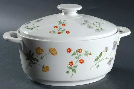 Springtime 2 Quart Oval Covered Casserole