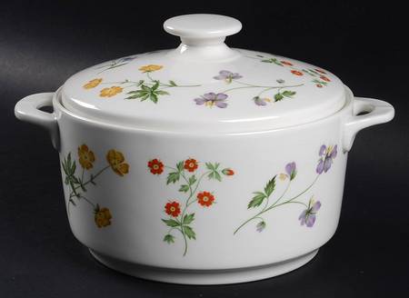 Springtime 1.25 Qt Round Covered Casserole