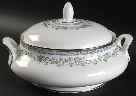 Stamford Round Covered Vegetable
