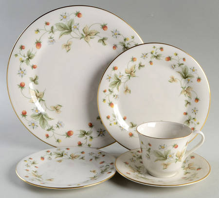 Strawberry Cream 5 Piece Place Setting