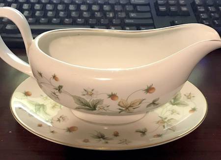 Strawberry Cream Gravy Boat & Underplate
