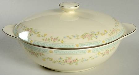 Stephanie Round Covered Vegetable