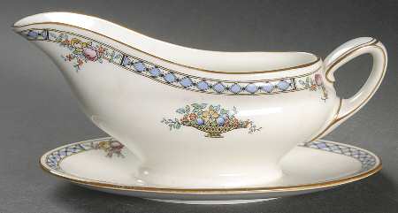 Strathmore Gravy Boat with Attached Underplate