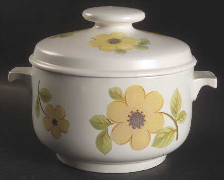 Summer Days 2 Qt Round Covered Casserole