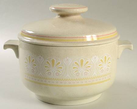 Sunny Days 2.5 Qt Round Covered Casserole