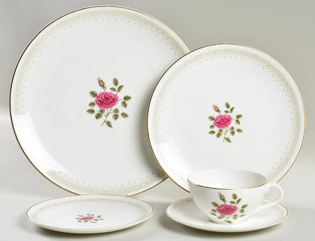 Sweetheart Rose 40 Piece Estate Set